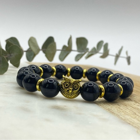 Onyx Stone Bracelet With Gold Owl Charm Detailed - Picture 5 of 7
